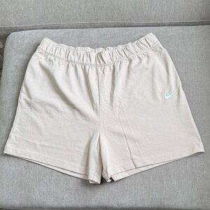 Nike Women’s Sand Beige High Rise Loose Fit Lounge Shorts NWT Size Large